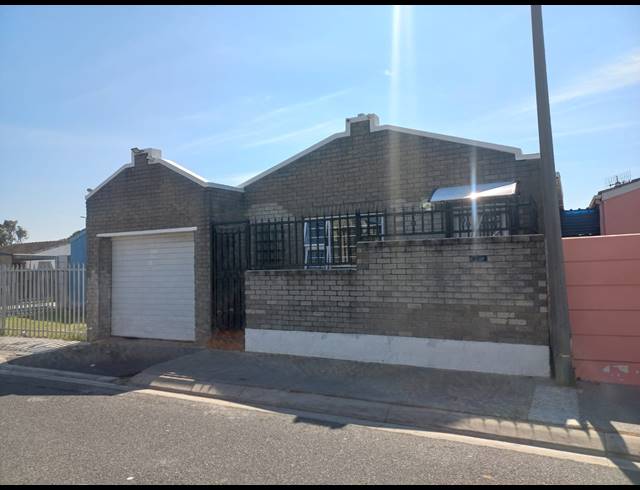 3 BEDROOM HOUSE FOR SALE IN PORTLANDS